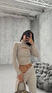 Balıkçı Yaka Pencere Detay Bluz & Bol Paça Yırtmaçlı Pantolon Takım